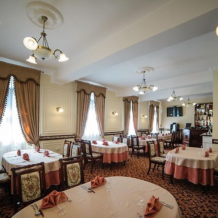 Hotel Gala Орадя Экстерьер фото