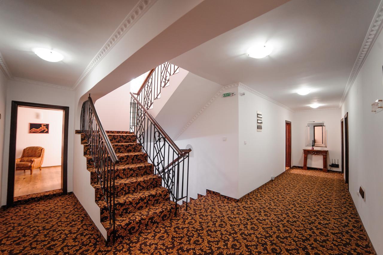Hotel Gala Орадя Экстерьер фото