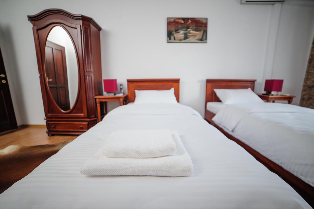 Hotel Gala Орадя Экстерьер фото