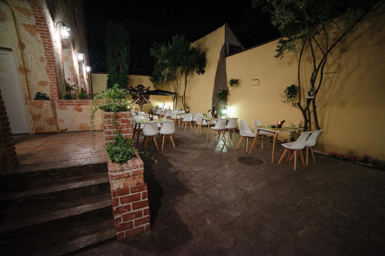 Hotel Gala Орадя Экстерьер фото